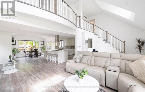 129 Bass Line, Oro-Medonte (Prices Corners), ON - Indoor Photo Showing Living Room