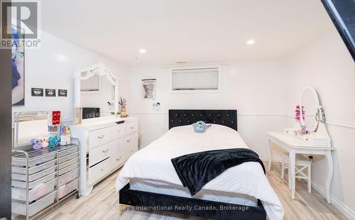 129 Bass Line, Oro-Medonte (Prices Corners), ON - Indoor Photo Showing Bedroom