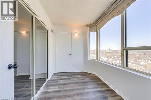 1270 Maple Crossing Boulevard Unit# 1705, Burlington, ON - Indoor Photo Showing Other Room