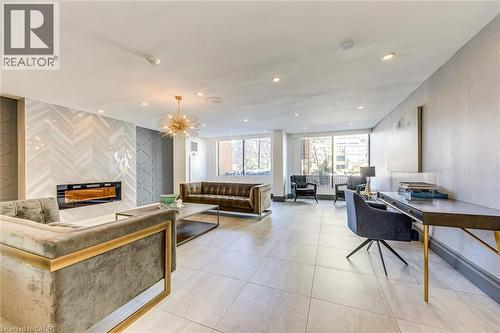 1270 Maple Crossing Boulevard Unit# 1705, Burlington, ON - Indoor