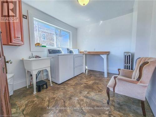 900 2Nd Avenue W, Owen Sound, ON - Indoor Photo Showing Laundry Room