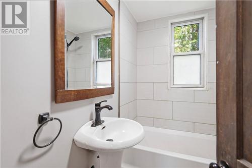 140 Baker Street, Sudbury, ON - Indoor Photo Showing Bathroom