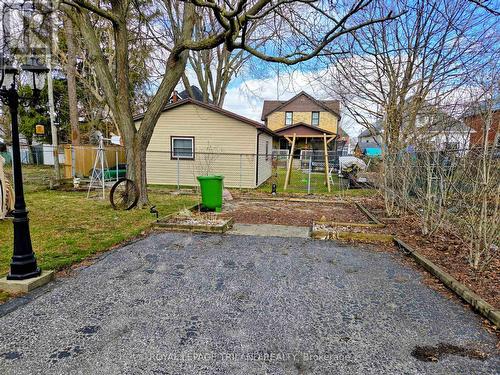 8 Weldon Avenue, St. Thomas, ON - Outdoor