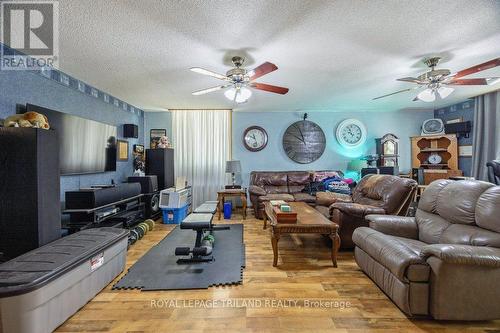 8 Weldon Avenue, St. Thomas, ON - Indoor Photo Showing Living Room