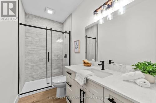 134 Addison Avenue, Lucan Biddulph (Lucan), ON - Indoor Photo Showing Bathroom