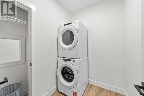 134 Addison Avenue, Lucan Biddulph (Lucan), ON - Indoor Photo Showing Laundry Room
