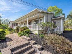 25 Palmeter Drive Falmouth, NS B0P 1P0