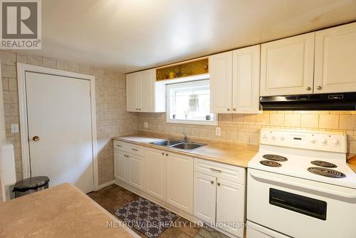 476 First Avenue E, North Bay, ON - Indoor Photo Showing Kitchen With Double Sink