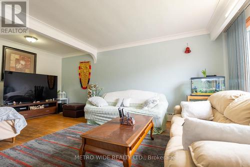 476 First Avenue E, North Bay, ON - Indoor Photo Showing Living Room