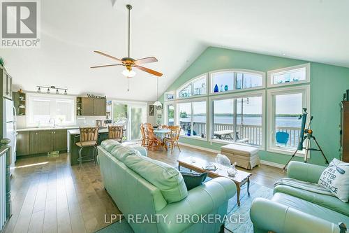 bright large windows - 106 - 362 7Th Line Road, Alderville First Nation, ON - Indoor Photo Showing Living Room