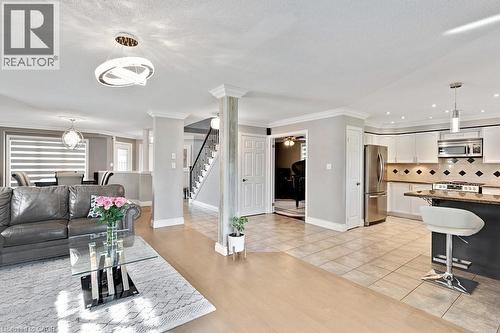 84 Amanda Walk, Cambridge, ON - Indoor Photo Showing Living Room