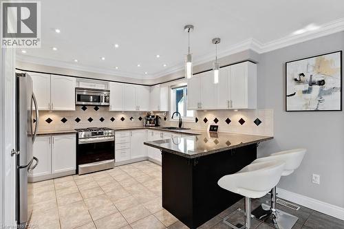 84 Amanda Walk, Cambridge, ON - Indoor Photo Showing Kitchen With Upgraded Kitchen