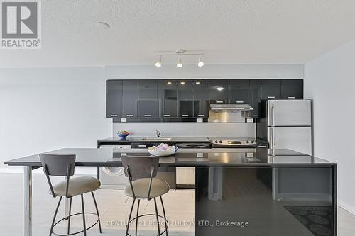 1612 - 19 Singer Court, Toronto, ON - Indoor Photo Showing Kitchen