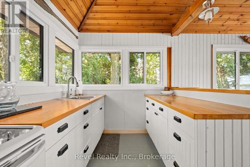 8004 Taits Beach Road, Hamilton Township (Bewdley), ON - Indoor Photo Showing Kitchen