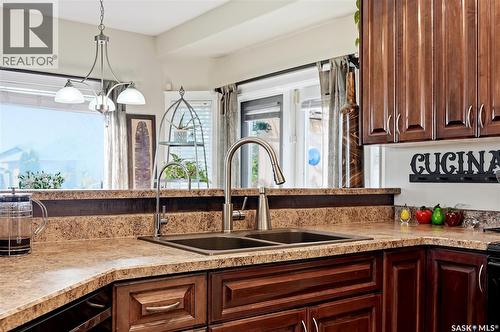 263 Beechmont Crescent, Saskatoon, SK - Indoor Photo Showing Kitchen With Double Sink