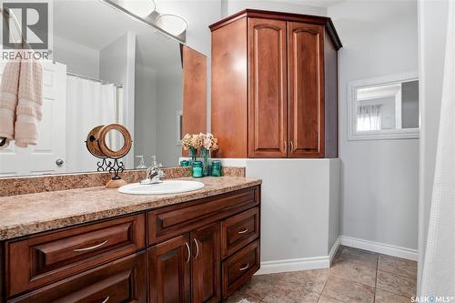 263 Beechmont Crescent, Saskatoon, SK - Indoor Photo Showing Bathroom