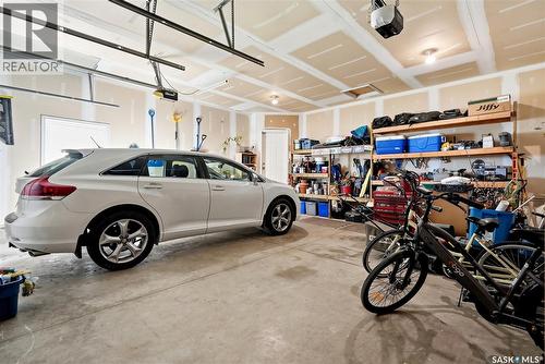 263 Beechmont Crescent, Saskatoon, SK - Indoor Photo Showing Garage