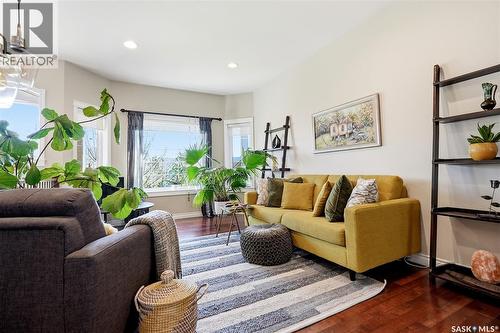 263 Beechmont Crescent, Saskatoon, SK - Indoor Photo Showing Living Room