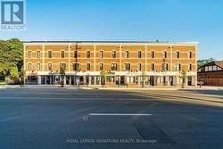 202 - 760 LAKESHORE ROAD E  Mississauga, ON L5E 1C7