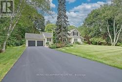 7 COLONIAL CRESCENT Oakville, ON L6J 4K8