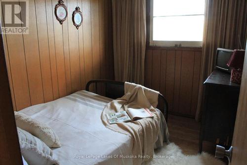 25 Maple Drive, Perry, ON - Indoor Photo Showing Bedroom