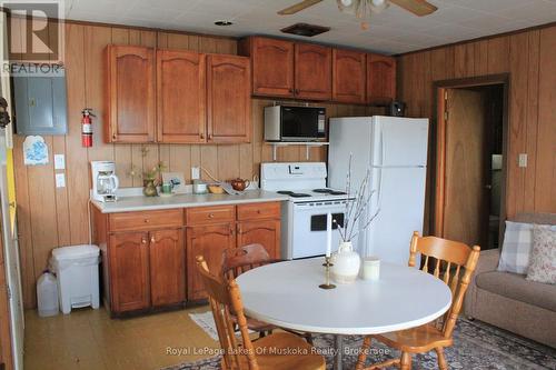 25 Maple Drive, Perry, ON - Indoor Photo Showing Other Room