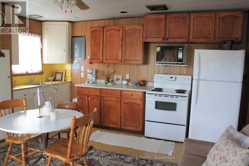 25 Maple Drive, Perry, ON - Indoor Photo Showing Kitchen