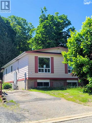 9 Lisbon RD  Elliot Lake, ON P5A 3N9