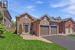 16 PARNELL CRESCENT Whitby (Pringle Creek), ON L1R 2L4