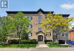 401 - 711 CHURCHILL AVENUE  Ottawa, ON K1Z 7J9
