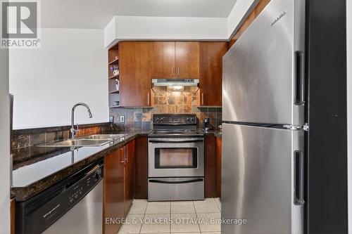 401 - 711 Churchill Avenue, Ottawa, ON - Indoor Photo Showing Kitchen With Double Sink