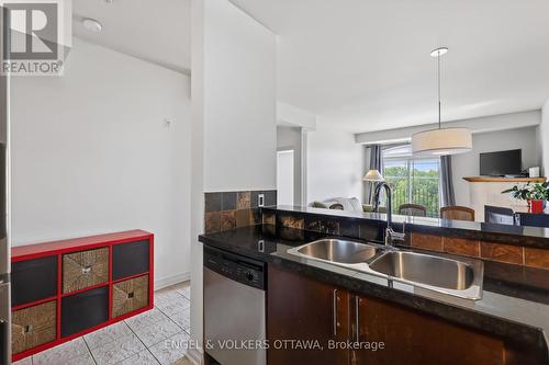 401 - 711 Churchill Avenue, Ottawa, ON - Indoor Photo Showing Kitchen With Double Sink