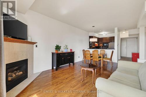 401 - 711 Churchill Avenue, Ottawa, ON - Indoor Photo Showing Living Room With Fireplace