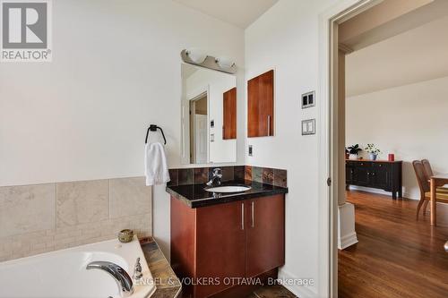401 - 711 Churchill Avenue, Ottawa, ON - Indoor Photo Showing Bathroom