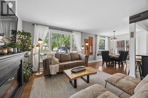 45 Foreht Crescent, Aurora, ON - Indoor Photo Showing Living Room With Fireplace