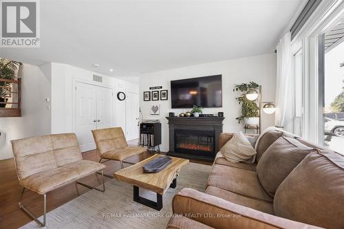 45 Foreht Crescent, Aurora, ON - Indoor Photo Showing Living Room With Fireplace