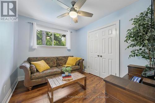 45 Foreht Crescent, Aurora, ON - Indoor Photo Showing Living Room
