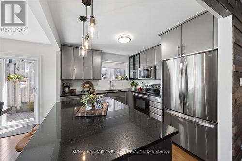 45 Foreht Crescent, Aurora, ON - Indoor Photo Showing Kitchen With Upgraded Kitchen