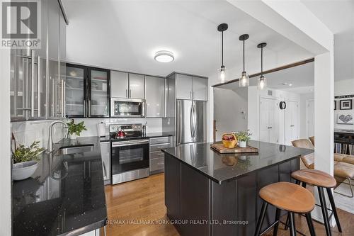 45 Foreht Crescent, Aurora, ON - Indoor Photo Showing Kitchen With Upgraded Kitchen