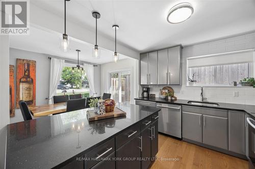 45 Foreht Crescent, Aurora, ON - Indoor Photo Showing Kitchen With Upgraded Kitchen