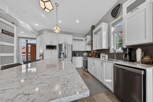 4978 Ponderosa Crescent, Canal Flats, BC - Indoor Photo Showing Kitchen
