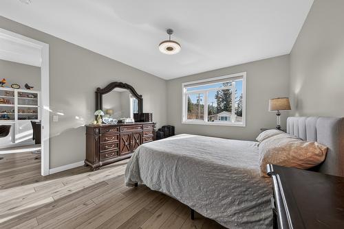 4978 Ponderosa Crescent, Canal Flats, BC - Indoor Photo Showing Bedroom