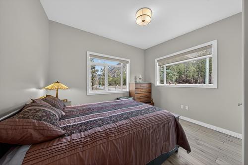 4978 Ponderosa Crescent, Canal Flats, BC - Indoor Photo Showing Bedroom