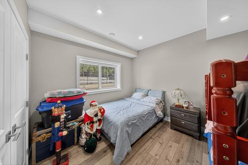 4978 Ponderosa Crescent, Canal Flats, BC - Indoor Photo Showing Bedroom