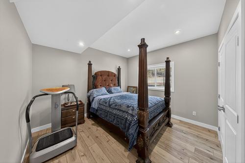 4978 Ponderosa Crescent, Canal Flats, BC - Indoor Photo Showing Bedroom