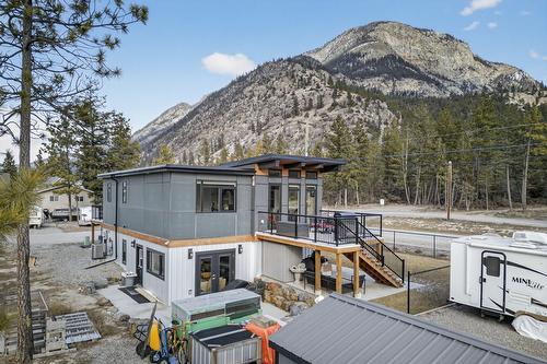 4978 Ponderosa Crescent, Canal Flats, BC - Outdoor