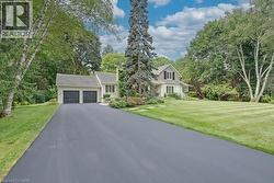 7 COLONIAL Crescent Oakville, ON L6J 4K8