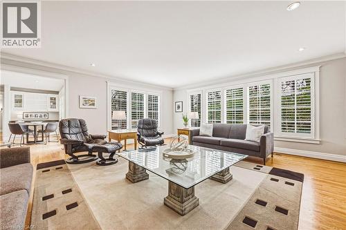 7 Colonial Crescent, Oakville, ON - Indoor Photo Showing Living Room