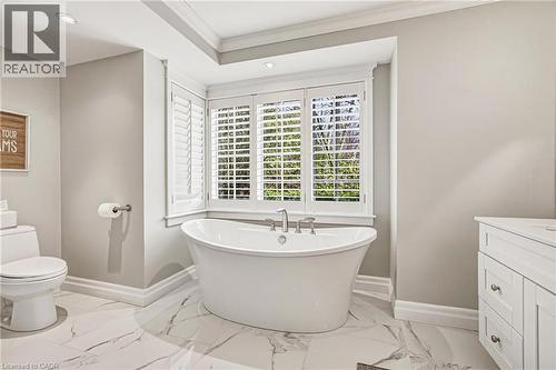 7 Colonial Crescent, Oakville, ON - Indoor Photo Showing Bathroom