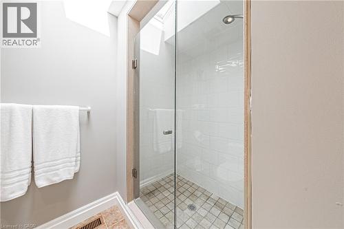 7 Colonial Crescent, Oakville, ON - Indoor Photo Showing Bathroom